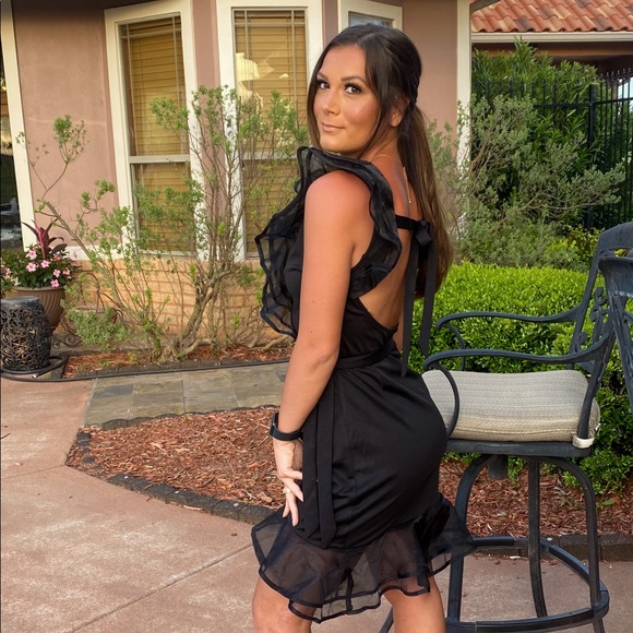 Dresses & Skirts - HOST PICK 💕✅ Beautiful Black Dress  🛍